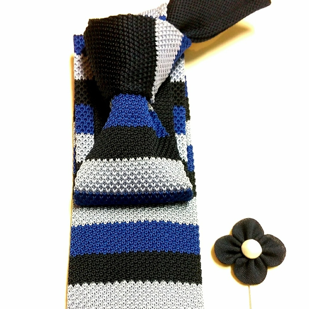 Branded Knit Tie & Lapel Accent